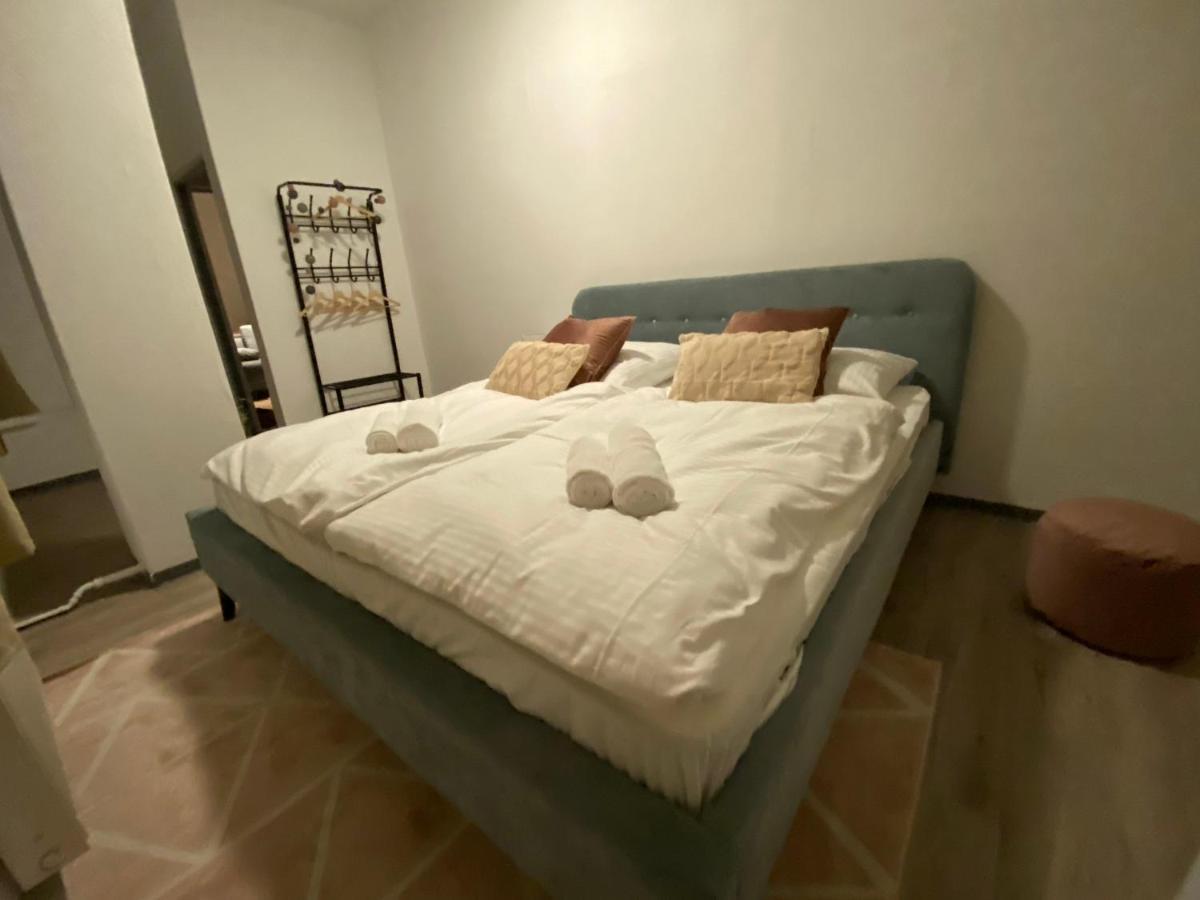 Appartement Urbansuites - Modern & Zentral In Der - Dein Zuhause In *