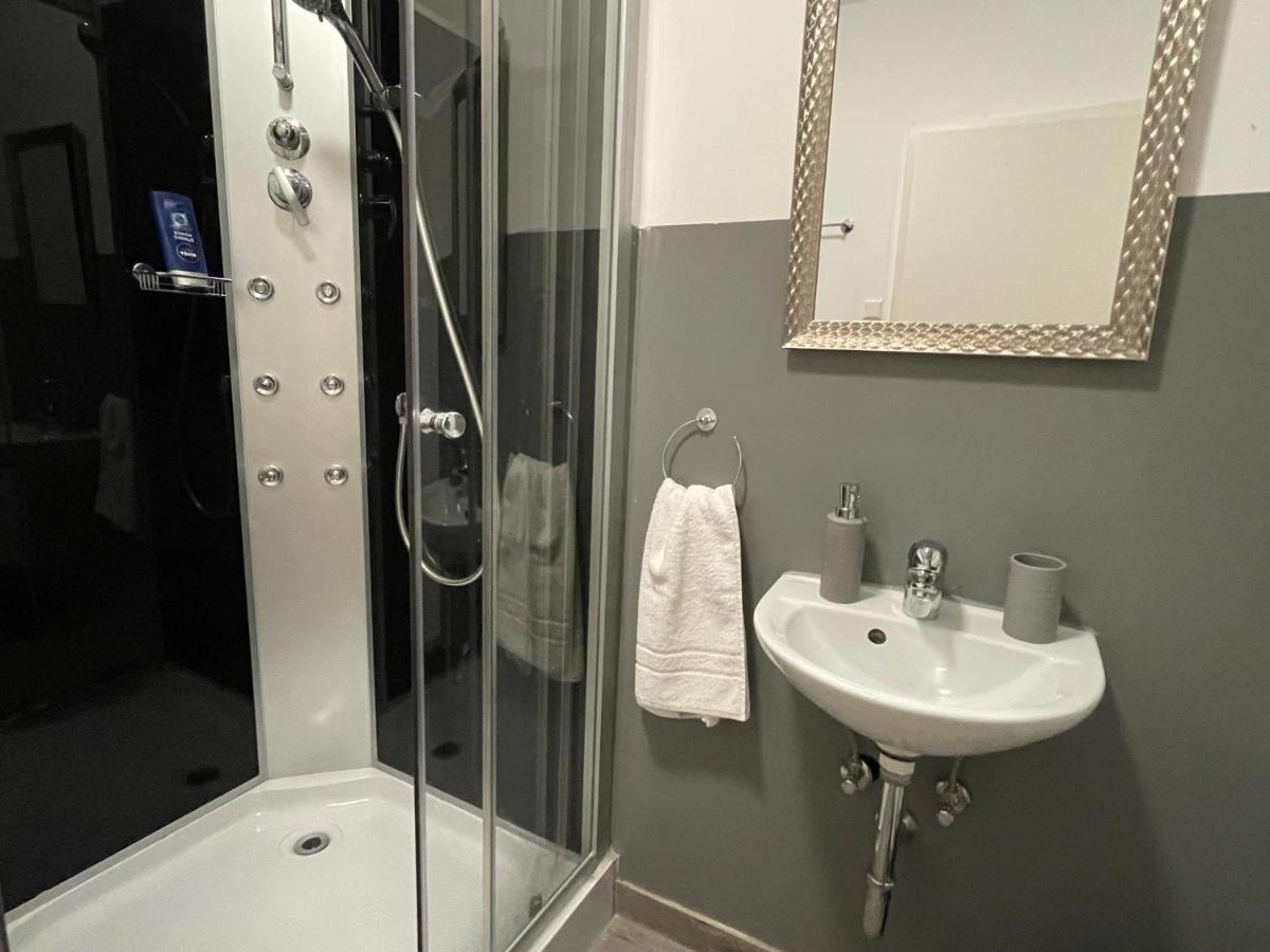 Appartement Urbansuites - Modern & Zentral In Der - Dein Zuhause In